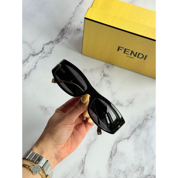 NEW Fendi FE40120I Fendigraphy Black Shield Sunglasses main image 8